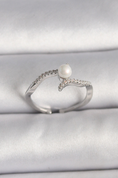 Beta Moda Hub Brass Silver Color Zircon Stone Adjustable Ring