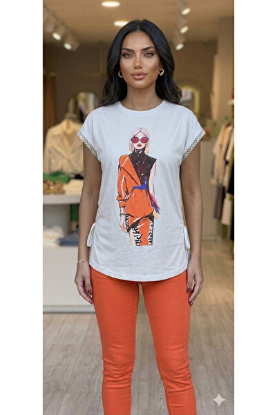 MODA Πορτοκαλί μπλούζα με στάμπα κοριτσιών σε εκρού χρώμα, με ανοιχτά πλαϊνά,...