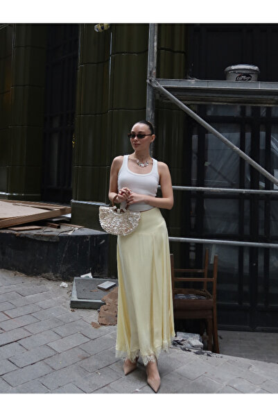 thelowely Ασύμμετρη φούστα με δαντελένια λεπτομέρεια