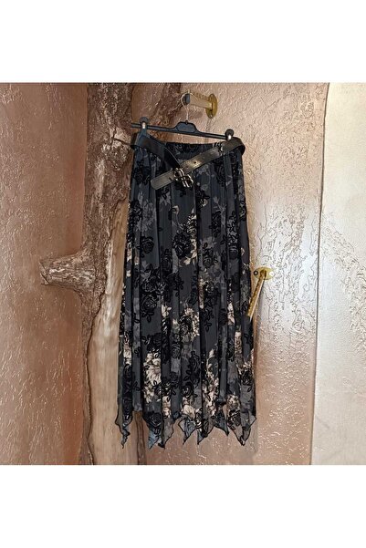 Butik SİYAH DESENLİ KEMERLİ ETEK