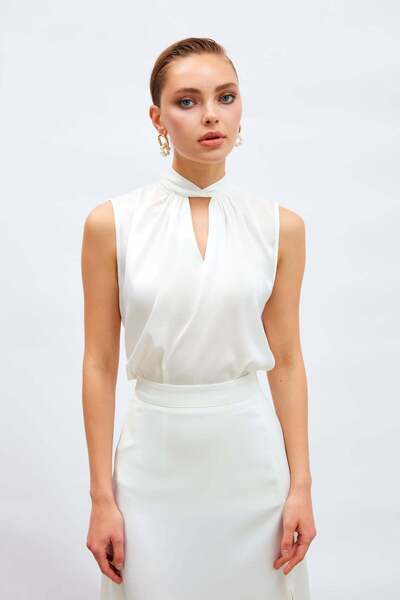 Butik Yaka Detaylı Saten Bluz