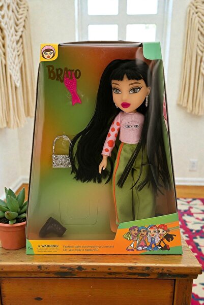 BRATO Κούκλα Μόδας - Αστικό-σικ στυλ με μοντέρνα αξεσουάρ - Καθημερινή κομψότητα