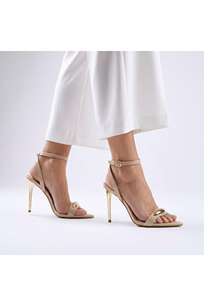 Letafia Παπούτσια Cassy με χρυσή αγκράφα και λεπτομέρεια στη φτέρνα