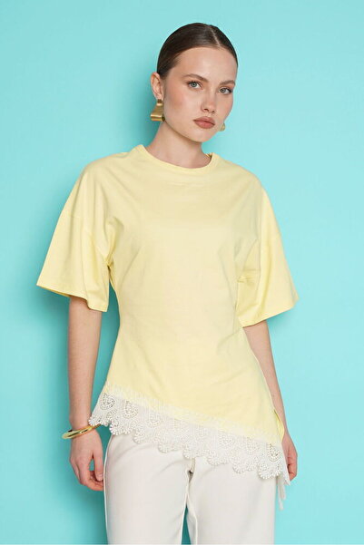 Caddebostan Moda Γυναικείο μπλουζάκι με δαντέλα στο τελείωμα της φούστας, ασύ...