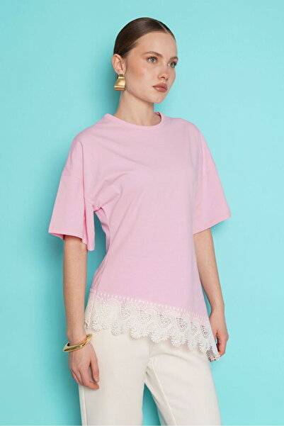 Caddebostan Moda Γυναικείο μπλουζάκι με δαντέλα στο τελείωμα της φούστας, ασύ...