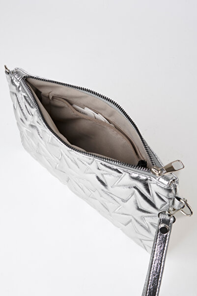 Vivaq Kadın Gümüş Yıldız Nakışlı Rugan Deri Bilek Ve Zincir Askılı Portföy El Ve Clutch Çanta