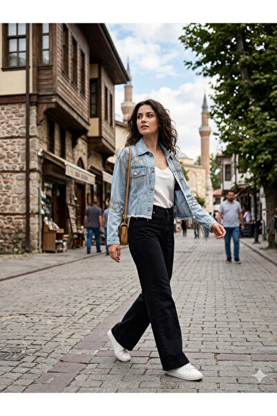chicmodda Zincirli kısa yıldız detaylı kot ceket