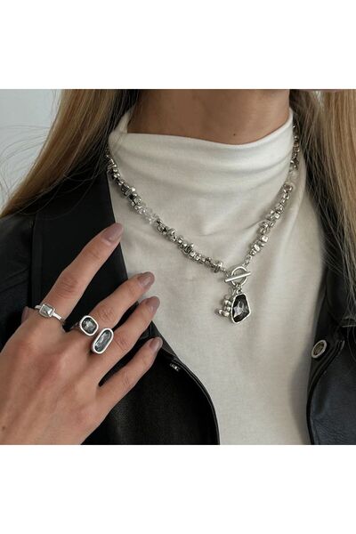 Choice طقم مجوهرات ساليركون أنيق من الأكريليك الأسود غير المنتظم مع قلادة وخا...