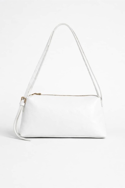 Yuka Atelier Κομψή τσάντα ώμου μπαγκέτα με λεπτομέρεια διπλού λουριού