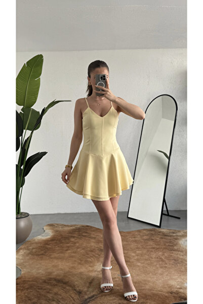 asfamoda Γυναικείο Κίτρινο Φόρεμα με Τιράντες και Μίνι Σορτς – Με λαιμόκοψη V...