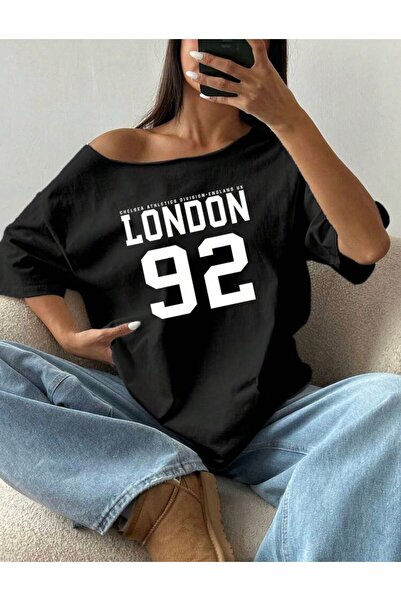 trendgar Kadın Siyah London 92 Baskılı Geniş Asimetrik Yaka Regular Fit Tişort