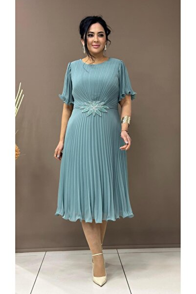 live forever Plus Size Floral Brooch Detailed Pleated Chiffon Midi Evening Dress