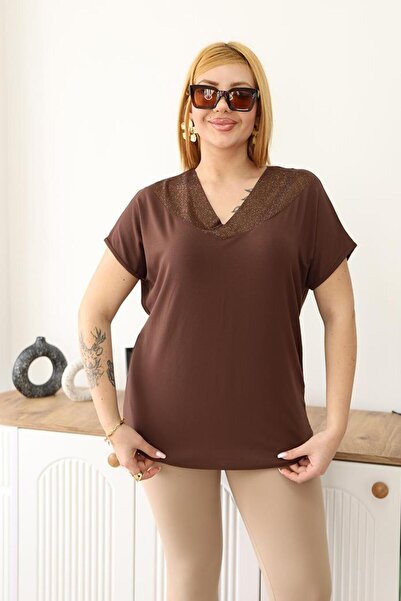 Siyezen Μπλούζα μεγάλου μεγέθους με πέτρες στο λαιμό και λεπτομέρεια από τούλ...