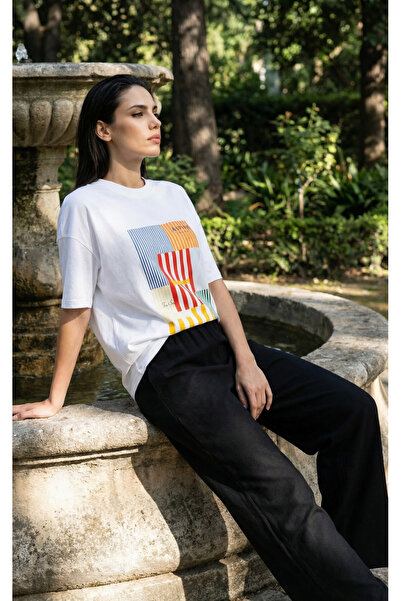 Amia&Co. Λευκό Oversize Γυναικείο T-Shirt με Γεωμετρικό Σχέδιο και Τύπωμα, Βα...