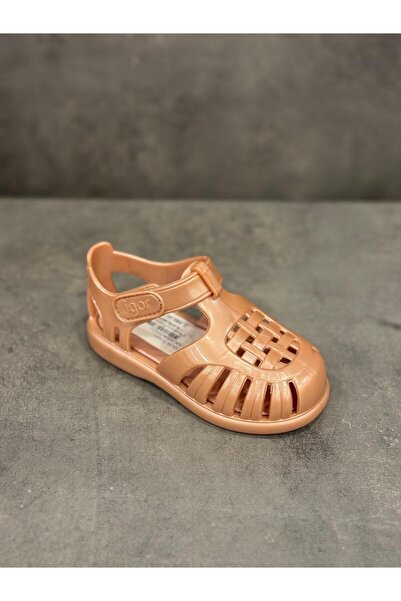 IGOR ΠΑΙΔΙΚΑ ΣΑΝΔΑΛΙΑ ΑΝΘΕΚΤΙΚΑ ΣΤΟ ΘΑΛΑΣΣΙΝΟ ΝΕΡΟ