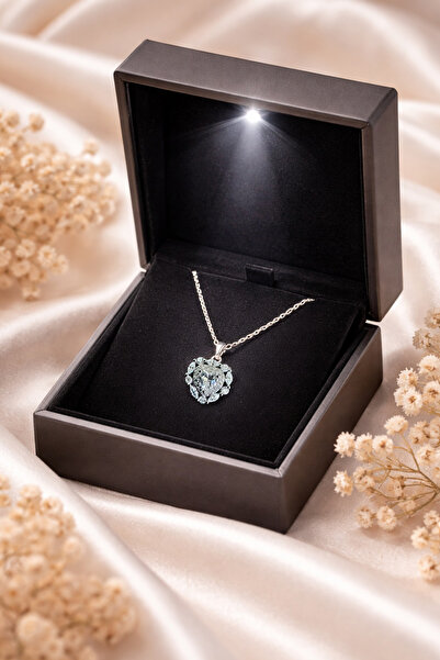 Silvanya Jewelry Işıklı Kutuda 925 Ayar Gümüş Baget Taşlı Kalp Kolye Kadın – ...