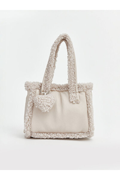 LC Waikiki Ecru Heart Accessory Girls' Plush Arm Bag from Güli̇s Gi̇yi̇m