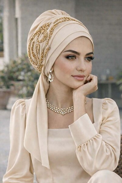 Aişe tesettür Κρεμ Χρυσό Μοτίβο Φουλάρι Βραδινό Φόρεμα Μπονέ