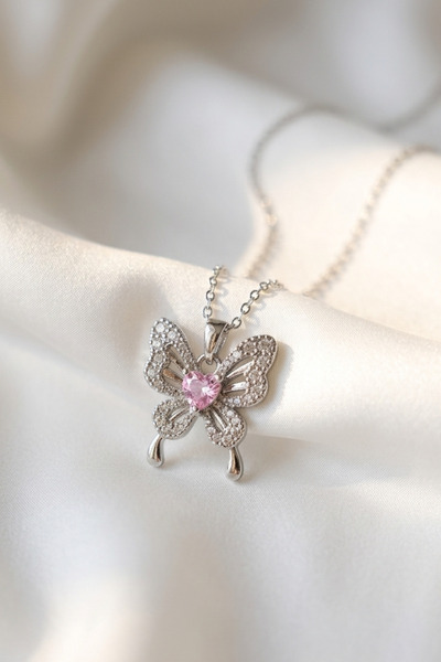 Elifsu Jewelry قلادة على شكل قلب من ماريبوسانين مصنوعة من الفولاذ ومرصعة بحجر...