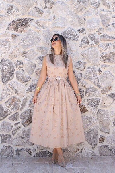 bytugcekaya Τρισδιάστατο φλοράλ φόρεμα σε απόχρωση καμήλας