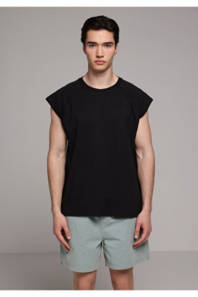 Colin's Boxy Fit Men's Black Undershirt