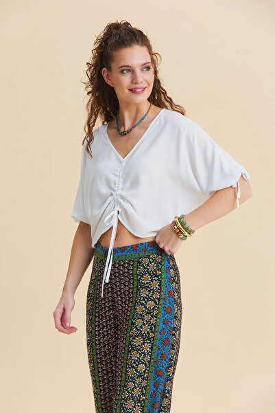 Los banditos Καλοκαιρινή μπλούζα με λαιμόκοψη καγιάκ, μισά μανίκια και κορδόν...