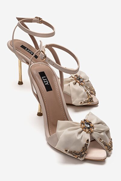 Lizy Shoes Γυναικεία βραδινά σανδάλια με λεπτό τακούνι 9 εκ. σε μπεζ σατέν χρ...