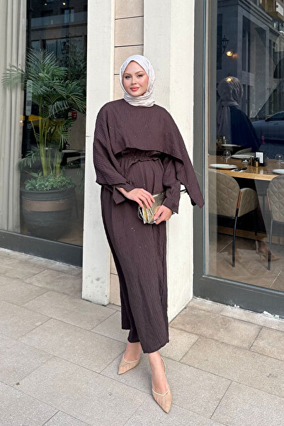 LOCCO Γυναικείο φόρεμα με λεπτομέρεια σε στυλ κάπας, ριγέ, καφέ