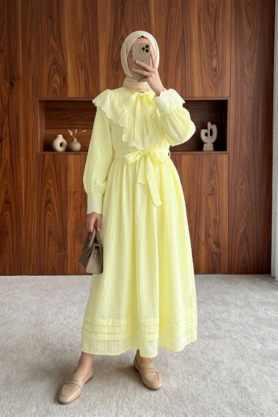 MODAQU Φόρεμα με κυματιστή επένδυση και τσαλακωτό σχέδιο - Κίτρινο