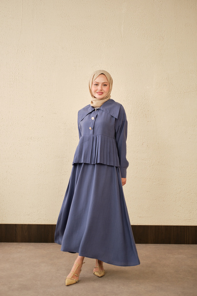 LOCCO Γυναικείο κοστούμι με βολάν στο γιακά και λεπτομέρειες σε μπλε ινδιγκό