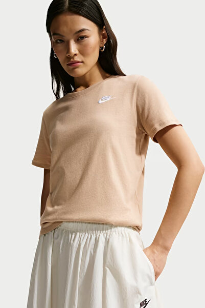 Nike Club Essentials Kadın Kısa Kollu Tişört DX7902-286