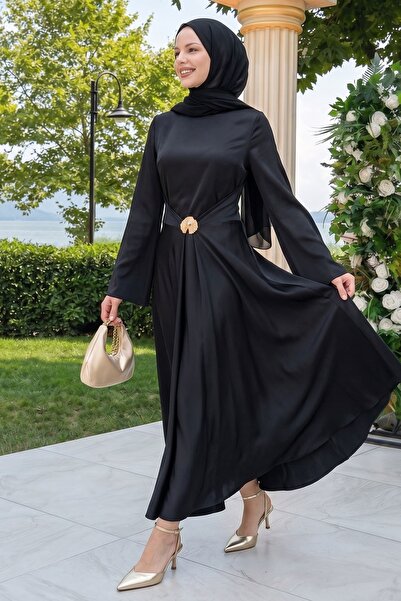 InStyle Μαύρο σατέν φόρεμα με καρφίτσα στην φούστα