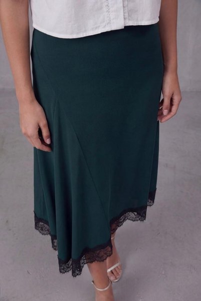 Auroveen Lace Detailed Asymmetrical Cut Midi Skirt Av1558