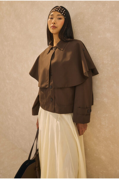 HEQA Κοντή καμπαρντίνα με λεπτομέρεια σε στυλ μανδύα, σε χρώμα καφέ