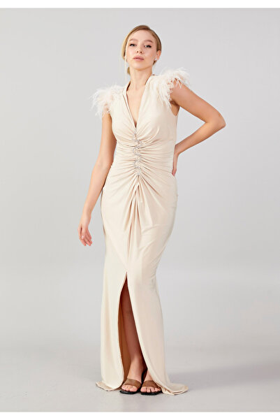 Sienna Fashion Κρεμ μακρύ φόρεμα με φτερά Έλεν