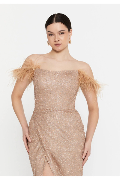 Sienna Fashion Σαμπανί φόρεμα με ανοιχτούς ώμους και κοσμήματα - μοναδικό σχέδιο