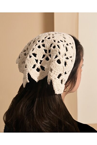 mihal boutique Bela ručno pletena bandana