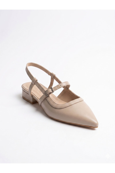 afra shoes حذاء باليه بكعب قصير وتفاصيل حزام من X-Harmony