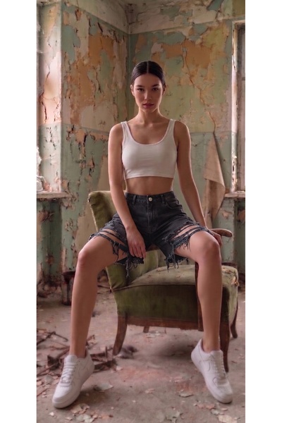 REDZARRAM Черни мини шорти с накъсани детайли