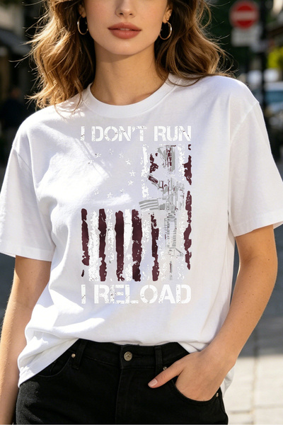 Fleck تي شيرتات نسائية بتصميم I Dont Run I Reload برسومات العلم الأمريكي بأسل...