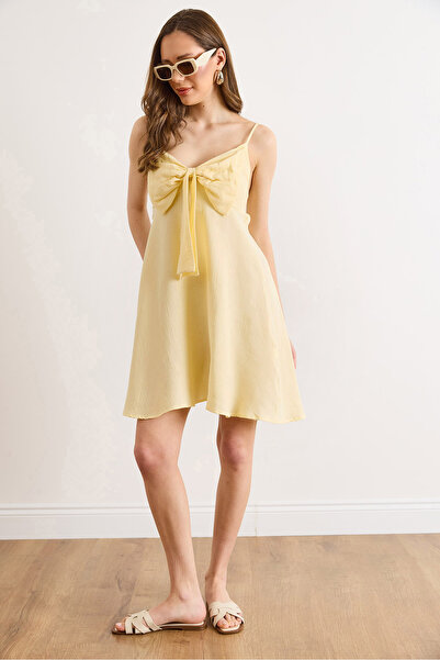 Olalook Γυναικείο ανοιχτό κίτρινο φόρεμα με ρυθμιζόμενο λουράκι και λεπτομέρε...