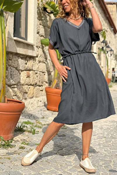 Güneşkızı Ιταλικό φόρεμα ανθρακί με λαιμόκοψη V, τσέπες, διακοσμητικό γκλίτερ...