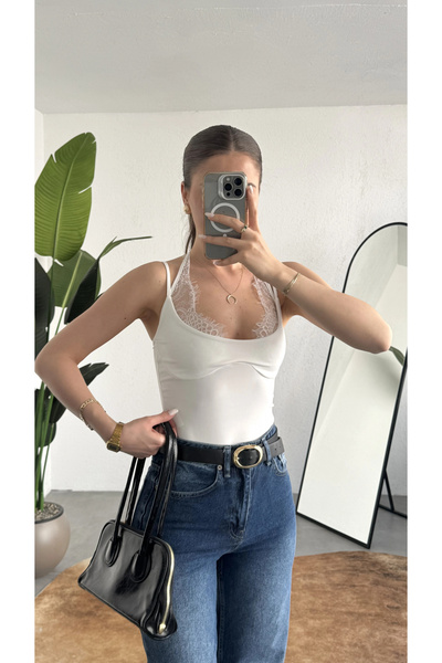 asfamoda Γυναικείο λευκό κορμάκι με δαντέλα και λεπτομέρειες ZR – Λεπτό λουρά...