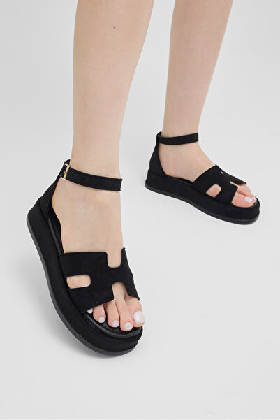 Tonny Black Γυναικεία μαύρα σουέτ άνετα πέδιλα με λουράκι στον αστράγαλο