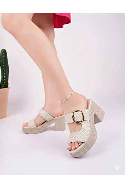 ÖzStep Κλασικά πέδιλα με σφήνα τακούνια και λεπτομέρεια με αγκράφα στο πλάι