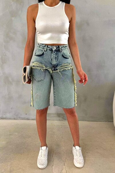 ADAMODA.RO Τζιν βερμούδα με φθορές μπροστά, στην περιοχή των τσεπών.