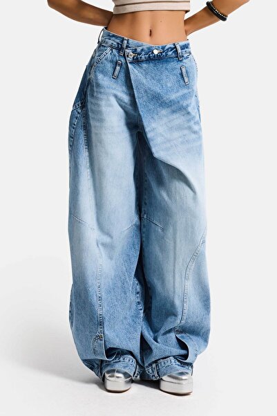 it's basic Γυναικείο μπλε τζιν 4s6-3 με ειδική σχεδίαση και λεπτομέρεια ζώνης...