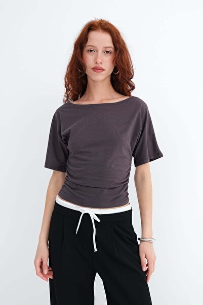 Addax Μπλουζάκι με σούρες στο πλάι P1913