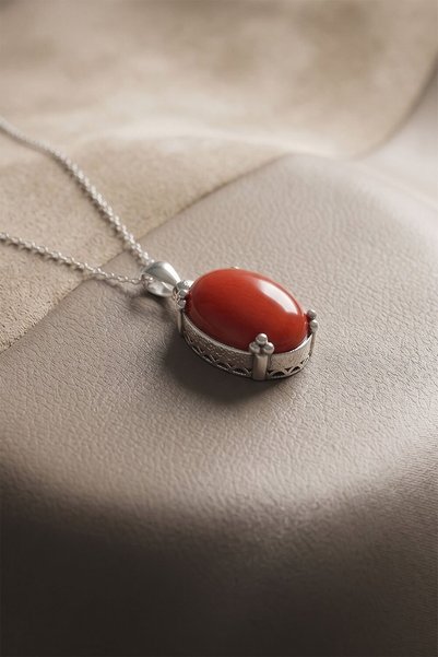 Takıdepo Minimalist Oval Tasarım Mercan Taşlı Kadın Gümüş Kolye-Gümüş Rengi