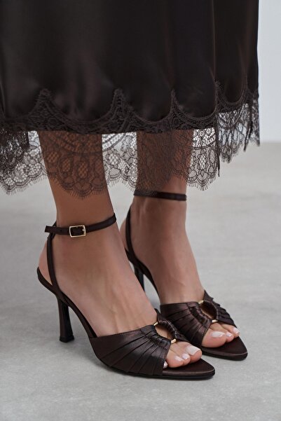 NİŞANTAŞI SHOES Γυναικεία παπούτσια με λεπτό τακούνι Raven Brown Satin με λου...